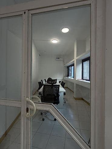 kiraye gunluk: Kollektiv iş və təlimlər üçün tam təchiz olunmuş ofis/konfrans otağı — 9