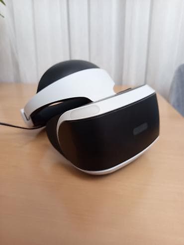 13 iphone mini: Sony PlayStation VR dəsti və PlayStation Camera. Ağ-qara rəngli VR — 7