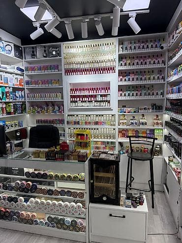 divar kitab refleri: Polkalar satılır vitlərin uzunluğu 3 metr hündürlüyü təxminən 2.50 az — 2