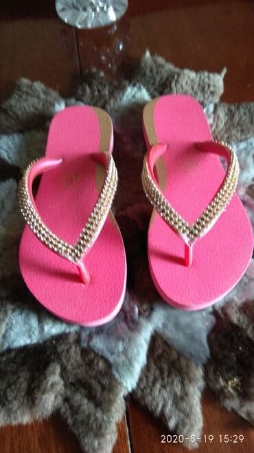 Uşaq geyimi və ayaqqabıları: Вьетнамки на девочку на подошве написано 19 см п привезли из — 1