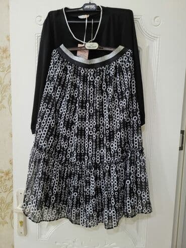 Kostyum, yubkası şfondur. Ölçüsü 46. Şəhərdən alınıb 120 AZN. Ölçüsü