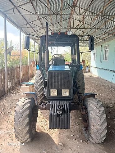 Belarus 892 təkərli kənd təsərrüfatı traktoru - Marka/model: BELARUS