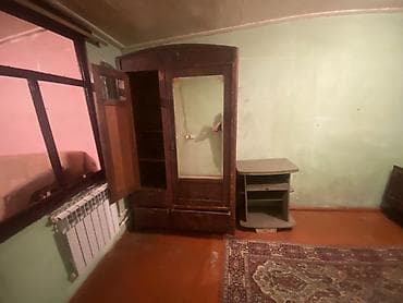 Kirayə mənzil – sadə, mebel və məişət elementləri ilə - Plan: 2 ayrı — 1