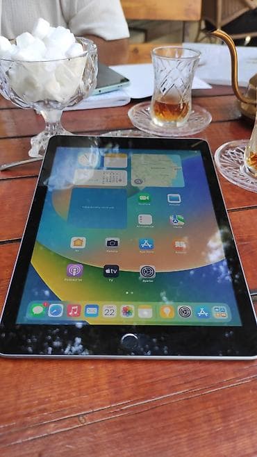 iphone x ekran: Barter var Apple iPad planşet Xüsusiyyətlər: - 9.7 düymlük Retina — 1