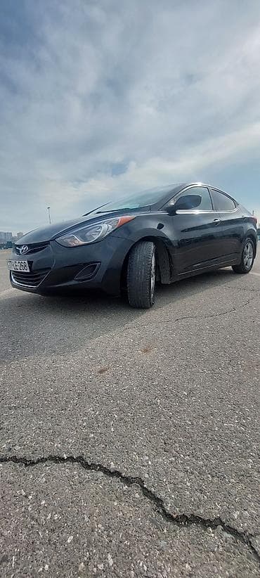 Hyundai Elantra: 1.8 l | 2011 il Sedan