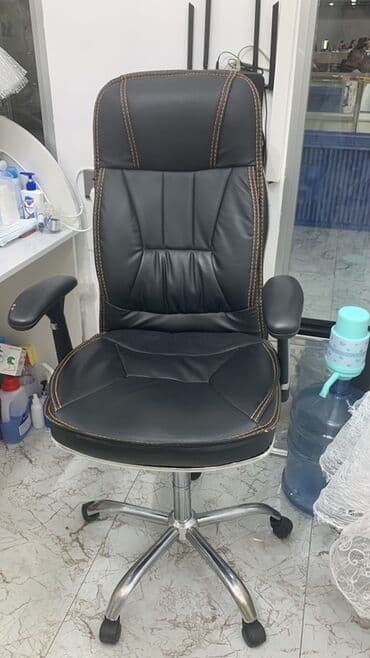 Офисные, игровые кресла: С колесиками, Рукояти не регулируются, Кожзаменитель — 1