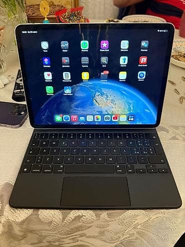 iphone 14 pro yeni: Apple iPad Pro (gümüş rəng) + Magic Keyboard - Model: iPad Pro — 5