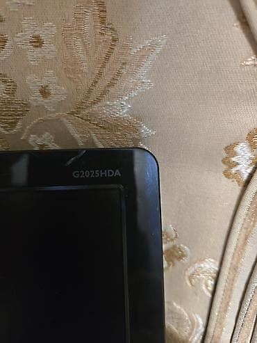 benq e900w: Benq 20" monitor. Tam işləkdir, heç bir problemi yoxdu. Ekranında — 8