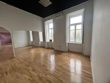 icarəyə: İcarəyə verilən studiya/kommersiya məkanı Təyinatlar: - Geyim butiki — 4