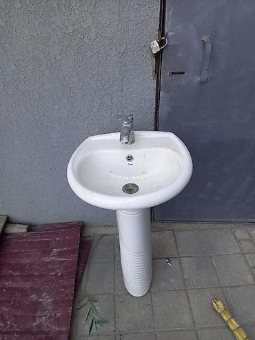 Ayaqüstə lavabo – pedestallı model - Material: ağ keramika - Dizayn — 3