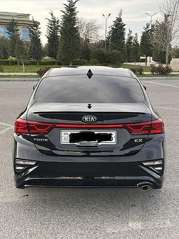 kia sportage 2008: Kia Forte: 2 l | 2020 il Sedan — 2