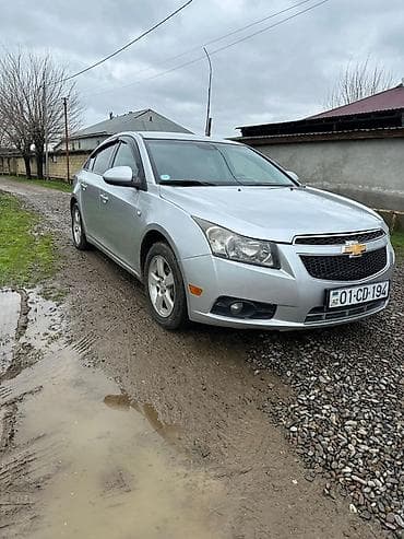 disklerin satisi: Chevrolet Cruze sedan - Kuzov: sedan, gümüşü rəng - Mühərrik və — 4