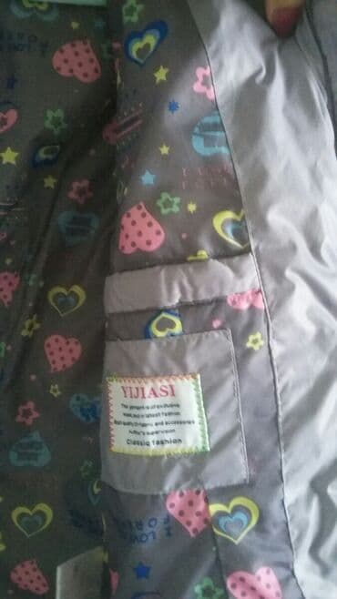 qadın gödəkçə: Eynime balaca oldugu ucun satiram .Razmeri S. 42.Rengi acig — 3