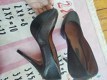 Qadın yüksək dabanlı tufli

- Rəng: qara