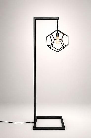 Minimalist metal döşəmə lampası. Müasir və industrial üslubda — 1
