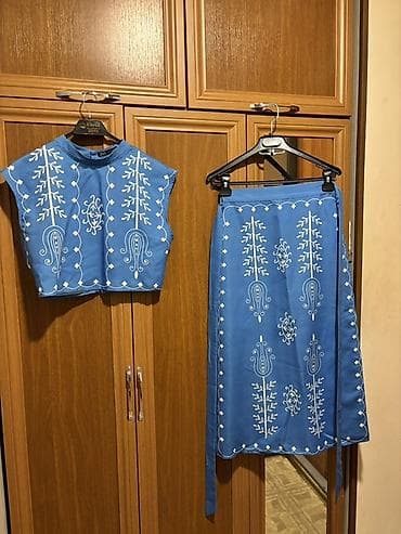 desd paltarlar: Milli naxışlı iki hissəli dəst - Rəng: göy, üzərində ağ ornamental — 1