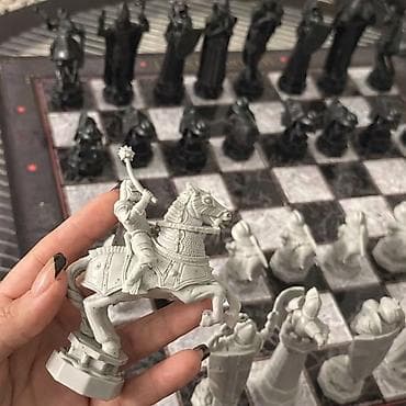 İdman formaları: Məhsul: Tematik şahmat dəsti – “Sehrbazlar/Orta əsr riddersi” — 2