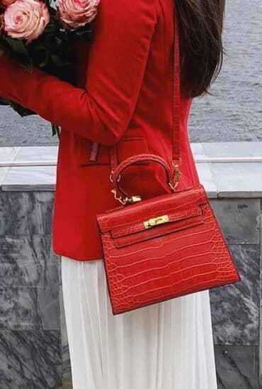 qaşlı çanta: Sumka Baha alinib
Çanta — 1