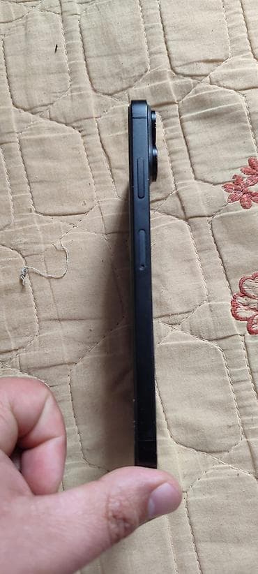 iphone bərdə: IPhone 16 Plus, Qara — 2