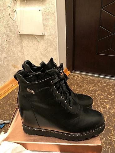 Ölçü: 39, rəng - Qara, Yeni