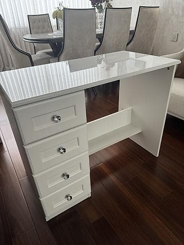 mebel satıram: Salam.Satıram yazı masası.Uzunluqu 95 sm,eni 50 sm,hündürlüyü 75 — 9