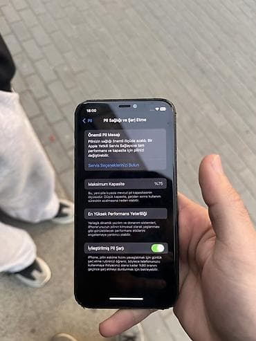 apple 11: IPhone 11 Pro — 3