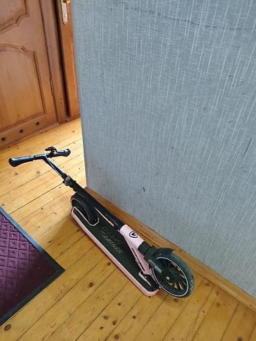 Skuter satilir istiyen elaqe saxlasin yigilib acilir mohkemdi