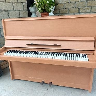 gitara satilir: Piano Satılır. ünvan Bərdə . çatdırılma yoxdur — 1