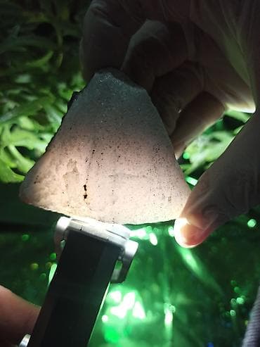 parca camadan: Xam Yaqut + Safir + Nadir Şpinel + Süd Kvarsı ? Flüoresans — 9