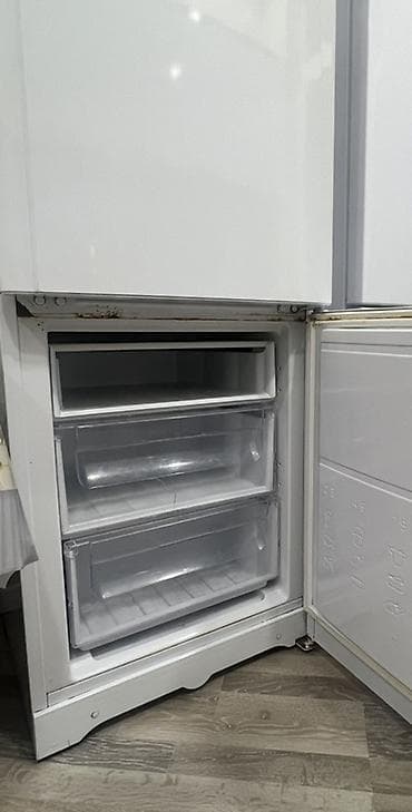 samsung note 22 ultra: İşlənmiş 2 qapılı Hotpoint Ariston Soyuducu Satılır, rəng - Ağ — 4