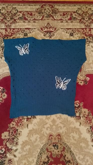 məktəb yubkası (məktəb ətəyi): Uşaq geyimləri dəsti - Tünd göy rəngli, V-yaxa sviter jilet. Yaxası — 2