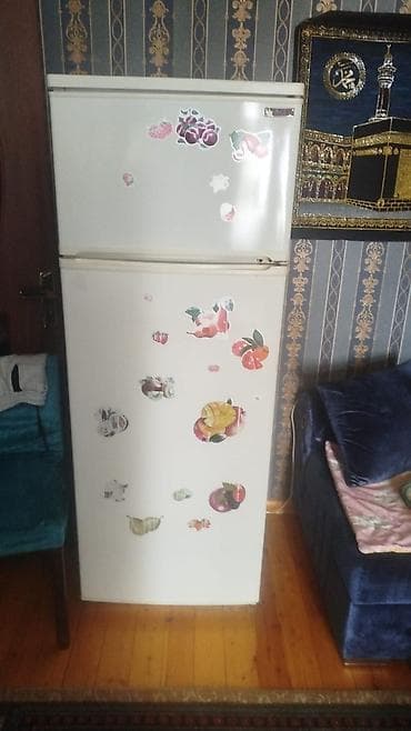 İki qapılı məişət soyuducusu - Üst hissədə dondurucu bölmə, alt