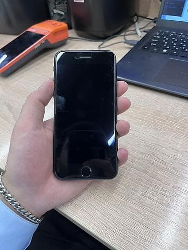 aple 8: IPhone SE 2020, 256 GB, Qara, Barmaq izi — 3