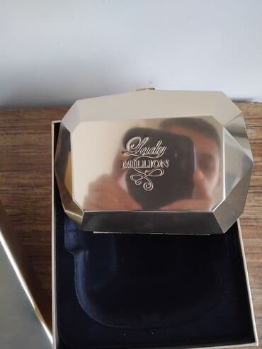 qizil adlarin yazilmasi: Million sumka yenidir — 2