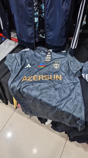 Məhsul: Qrafik çaplı T‑şört kolleksiyası - Üslublar: • “I LOVE — 1