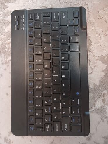 bluetooth klaviatura: Bluetooth klaviatura - Kompakt, yüngül və daşıması rahat dizayn - Üst — 1