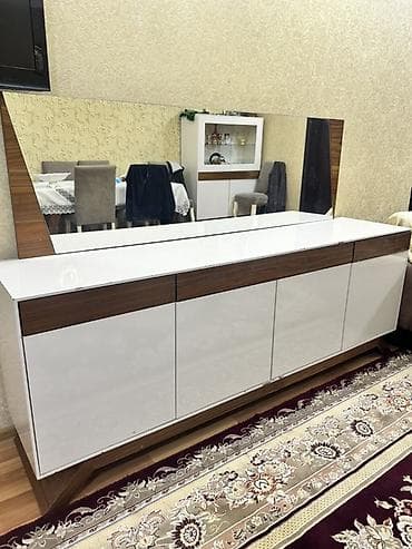 Elaqe ucun vatsapa yazin Saloglunun mebelidir Ayna ilə bufet/konsol -