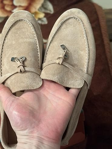 Qadin makasini loro piano – bej rəng, zamşa - Material: yumşaq zamşa