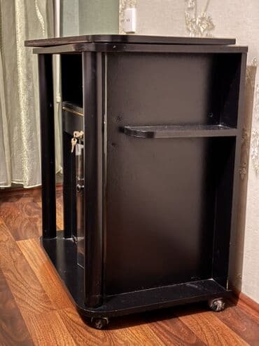 Спальные гарнитуры: Прямой ТВ стенд, С полками — 3