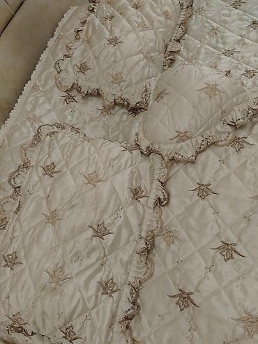 Tekstil: Yataq üçün İşlənmiş rəng - Bej Yataq örtüyü, Ünvandan götürmə — 5