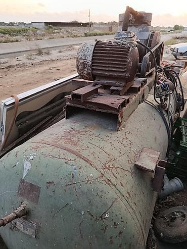 Sənaye tipli hava kompressoru sistemi. Qurğu iri həcmli metal hava lalafo.az -da Sənaye tipli hava kompressoru sistemi. Qurğu iri həcmli metal hava