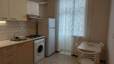 qubada kirayə ev: Mənzil yenicə təmir olunub.Bütün otaqlarda pəncərə və ilk işıq var — 15