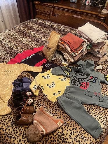 Bayram kostyumları: 0-1.5 oğlan uşağı üçün ideal veziyetde paltarlar. Hərşey mövcutdur — 2