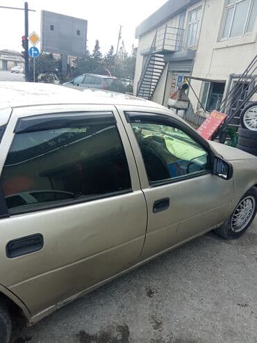 opel ascona: Opel Kadett, sedan, qızılı rəng. - Nömrə nişanı: 10-OM-744 (AZ) - 4 — 2