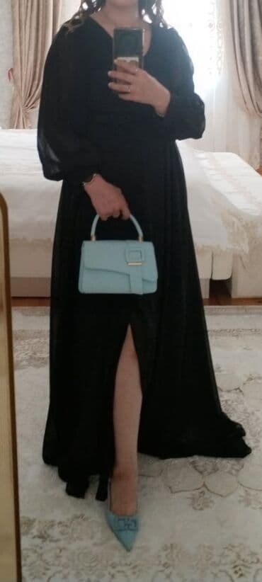 oğlanlar üçün son zəng paltarı: Zərif qara axşam/gecə geyimi - Model: Uzun, A-kəsimli, qabarıq — 2