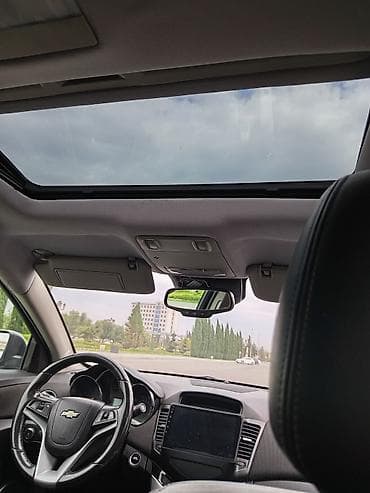 tesla model 3: Chevrolet Cruze: 1.4 l | 2015 il 263000 km Sedan — 4