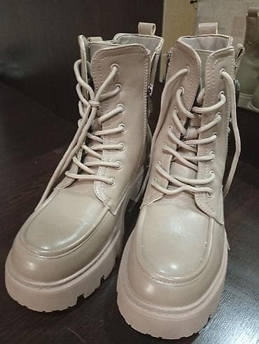 Bej rəngli qadın botları - Model: qalın altlı, yüksək biləkli