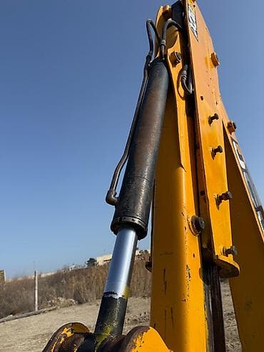 екскаватор: JCB ekskavator-yükləyici (Backhoe Loader) ko - Marka/model: JCB — 3