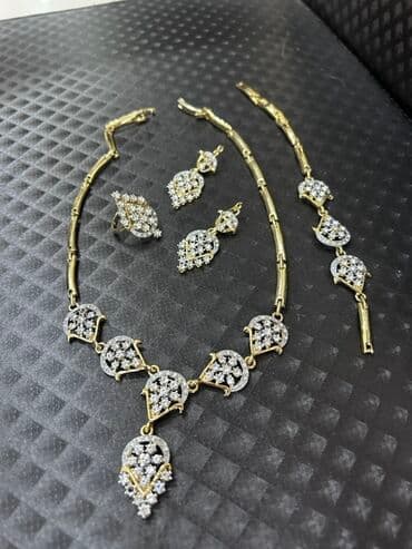 Dəstə daxildir: Üzük