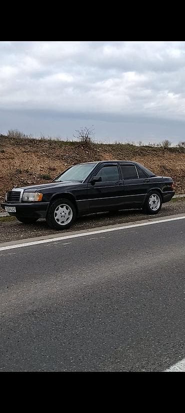 mercedes gl: Mercedes-Benz 190 (W201) sedan - Kuzov: qara rəng, 4 qapı, klassik — 3